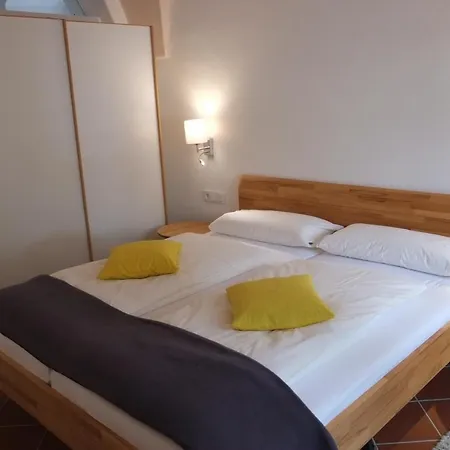 60qm Naabtal Im Historischen Pfarrhaus Lejlighed *